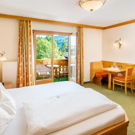 Hotel Garni Alpenland 4*