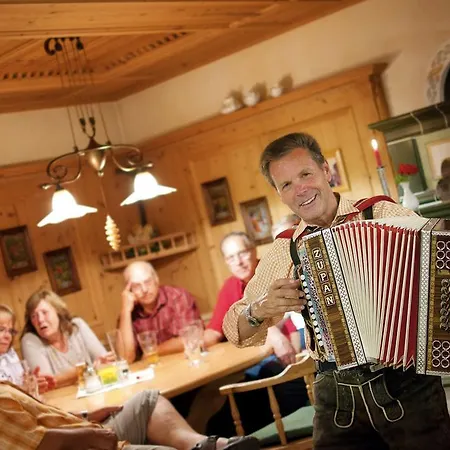 Hotell Garni Alpenland 4*