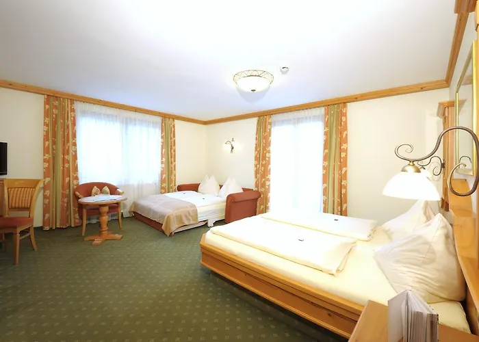 Garni Alpenland מלון